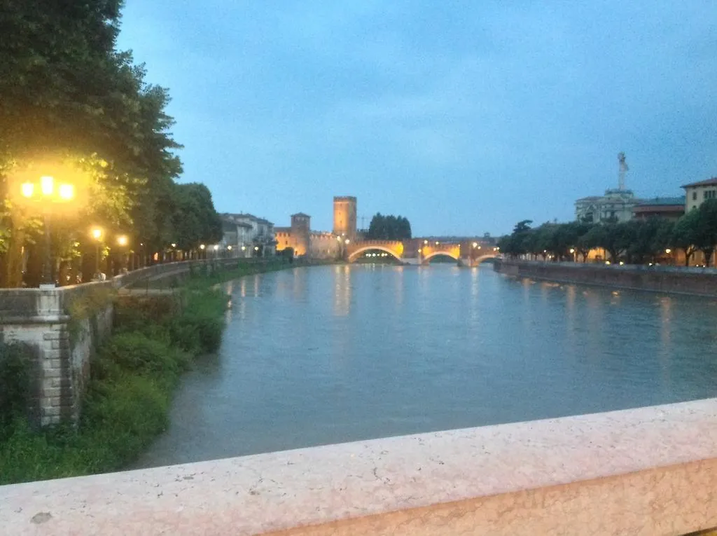 B&B Victoria S Bridge Verona Italy